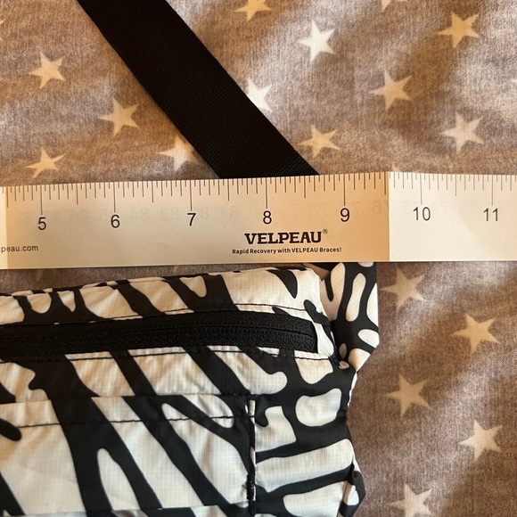 Nike 1/4 zip packable windbreaker - black/white pattern size XS - Picture 5 of 9